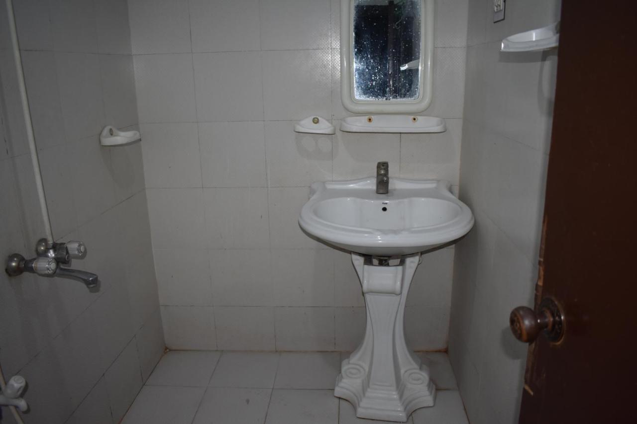 Hotel Regent Rawalpindi Bagian luar foto