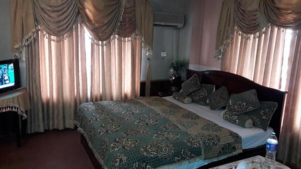 Hotel Regent Rawalpindi Bagian luar foto