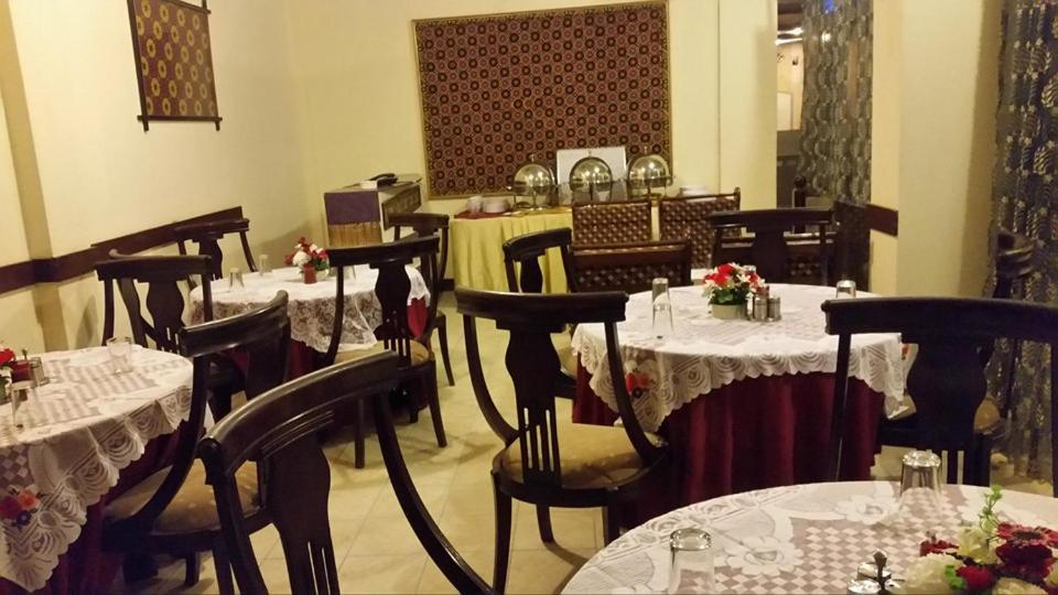 Hotel Regent Rawalpindi Bagian luar foto